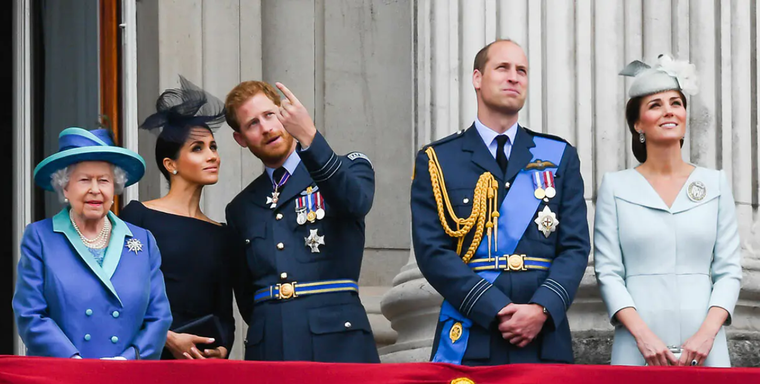 El pudding de chocolate es un postre popular en Gran Bretaña. Foto: Hello Magazine - https://www.hellomagazine.com/imagenes/royalty/2019070474940/words-british-royal-family-never-use/0-364-471/british-royal-family-2019-t.webp