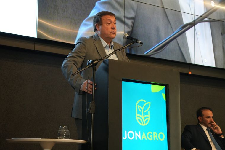Alberto Weretilneck expuso en el evento de CRA