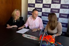 Manuel Adorni, junto a Karina Milei y la legisladora Pilar Ramírez Foto: X