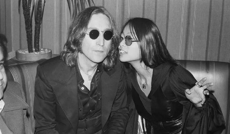 John Lennon junto a May Pang, con quien tuvo un affaire.