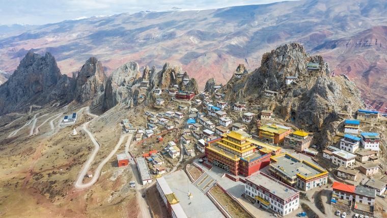 Algunos turistas viajan hasta el Tíbet para presenciar la ceremonia Foto: Shutterstock