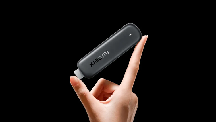 El diseño compacto del Xiaomi TV Stick se conecta directo al puerto HDMI, ideal para que no andes renegando con cables largos detrás de la pantalla del comedor. El diseño compacto del Xiaomi TV Stick se conecta directo al puerto HDMI, ideal para que no andes renegando con cables largos detrás de la pantalla del comedor.