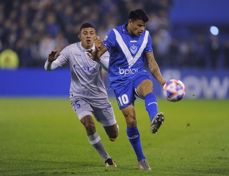 Godoy Cruz y Vélez empatan en Liniers Foto: Télam