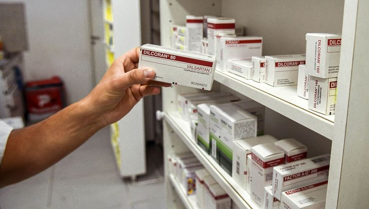 El presidente del DAMSU, Carlos Schestakow, informó que el stock de medicamentos está al 75% del nivel de enero. El presidente del DAMSU, Carlos Schestakow, informó que el stock de medicamentos está al 75% del nivel de enero.