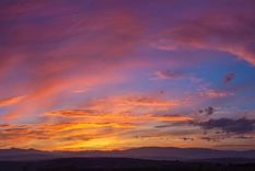 Científicos reportaron por primera vez la existencia de bacterias en el cielo en un par de estudios pioneros publicados en 2013 y 2018.