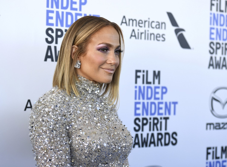 Jennifer Lopez tuvo sus zapatillas homenaje por su cumpleaños número 50. Foto: Trendencias - trendencias.com