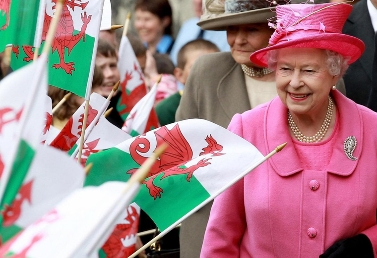 Con un estilo definido, único y elegante la Reina Isabel II marcó tendencia con sus accesorios y joyas Foto: Instagram @theroyalfamily