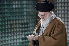 El ayatolá Alí Jameneí de Irán aprueba la decisión del Parlamento. Foto Archivo El ayatolá Alí Jameneí de Irán aprueba la decisión del Parlamento. Foto Archivo