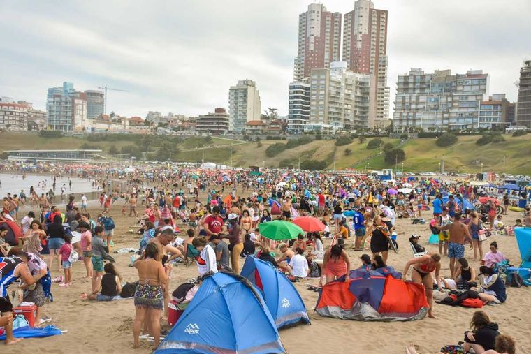 Veranear en Costa bonaerense puede acercarse a los 800 dólares en una semana para una familia tipo Foto: NA
