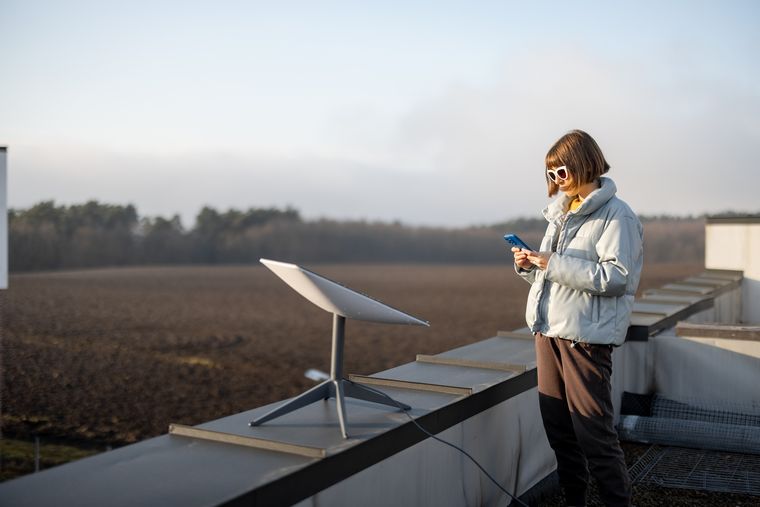 El kit de internet satelital tiene un costo de $299.999 y se puede adquirir en tres cuotas sin interés en Cetrogar. El kit de internet satelital tiene un costo de $299.999 y se puede adquirir en tres cuotas sin interés en Cetrogar.