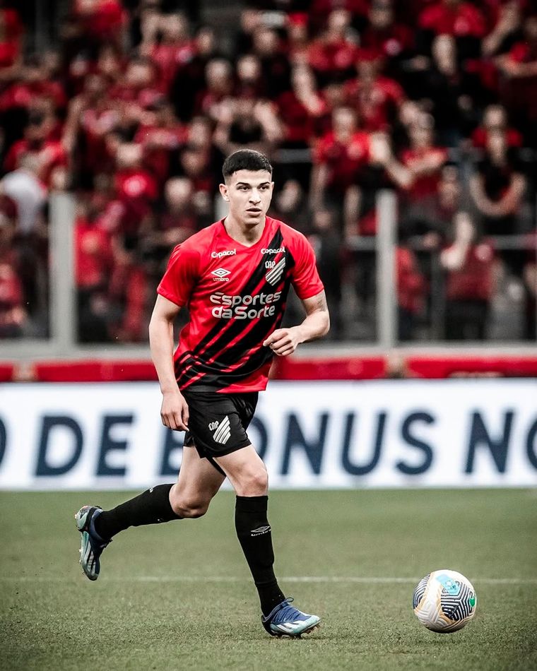Paranaense respondió a la oferta de River por Lucas Esquivel. Foto: @lucaas_esquivel