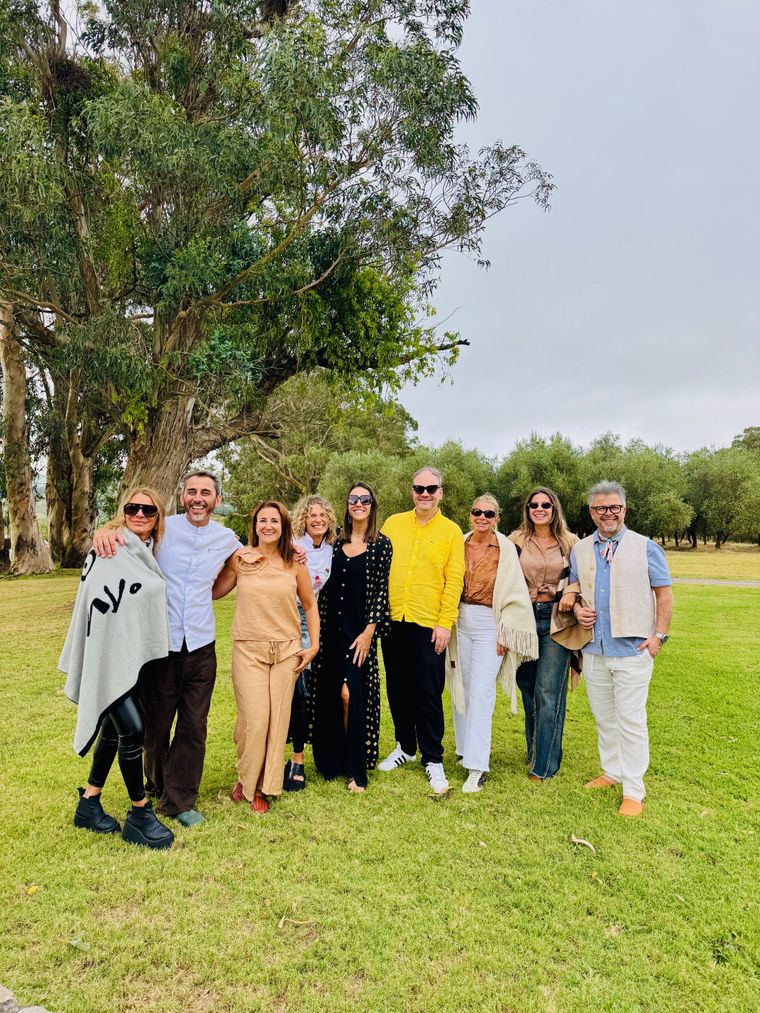 Gabriela Lomba, Lucas Bustos, Verónica Álvarez Calvet, Maru Botana, Agustina Vela, Federico Croce, Marcela Terranova, Tatiana Plaza y Donato De Santis. Gabriela Lomba, Lucas Bustos, Verónica Álvarez Calvet, Maru Botana, Agustina Vela, Federico Croce, Marcela Terranova, Tatiana Plaza y Donato De Santis.