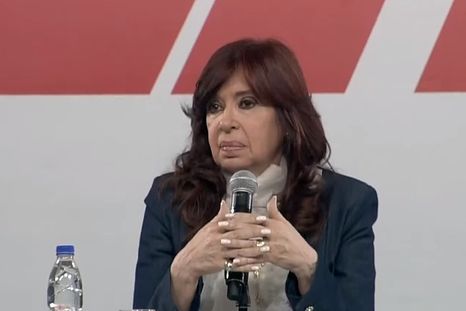 Cristina Fernández de Kirchner volvió a hablar desde su casa en Constitución. Cristina Fernández de Kirchner volvió a hablar desde su casa en Constitución.