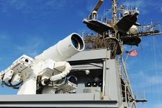 El destructor Kearney neutralizó tres misiles y varios drones en el mar Rojo Foto: US Navy