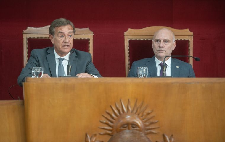 Rodolfo Suarez y el presidente de la Suprema Corte de Mendoza, Dalmiro Garay. Foto: Prensa Gobierno de Mendoza