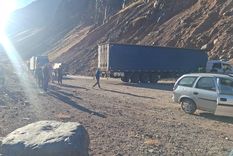 El camión quedó atravesado. Foto: MDZ El camión quedó atravesado. Foto: MDZ