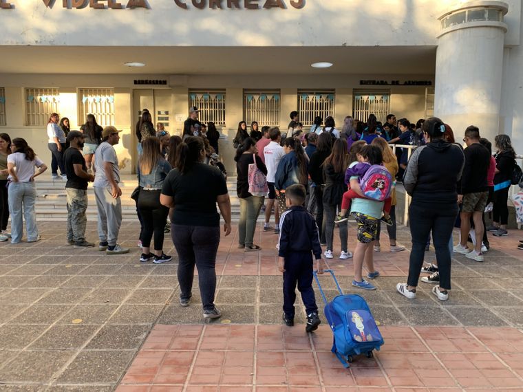Las vacaciones de invierno terminaron, y los chicos deben volver a la escuela Foto: Alf Ponce Mercado / MDZ