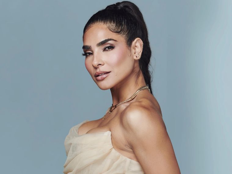 Alejandra Espinoza deslumbró con un sensual bikini color naranja.