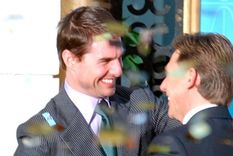 rumores de romance entre tom cruise y el lider de su culto