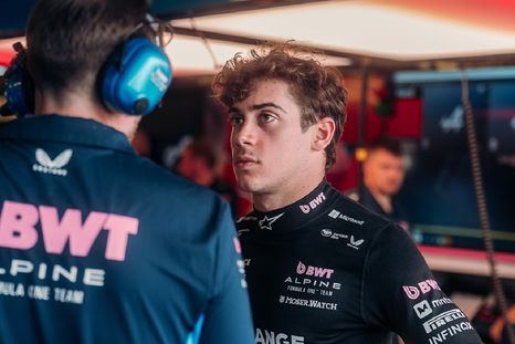 Franco Colapinto aseguró que entrenó específicamente para soportar el calor y destacó la exigencia del circuito urbano de Marina Bay, donde buscará sumar sus primeros puntos. Franco Colapinto aseguró que entrenó específicamente para soportar el calor y destacó la exigencia del circuito urbano de Marina Bay, donde buscará sumar sus primeros puntos.