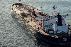 Un buque petrolero de la "flota fantasma" de Rusia. Un buque petrolero de la "flota fantasma" de Rusia.