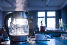 La pava eléctrica es uno de los elementos del hogar que más electricidad consume Foto: Shutterstock