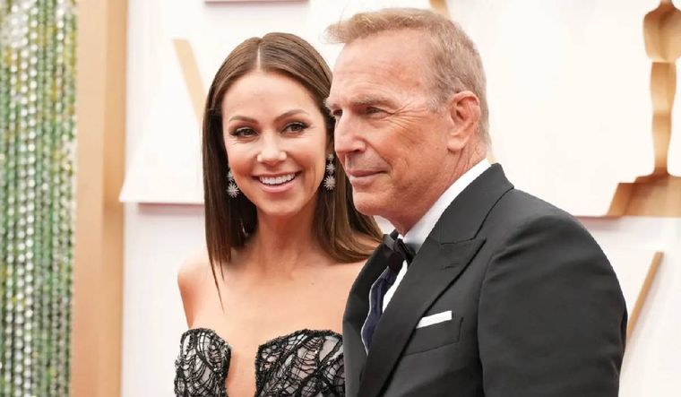 Kevin Costner vive días difíciles luego de que su esposa le pida el divorcio.