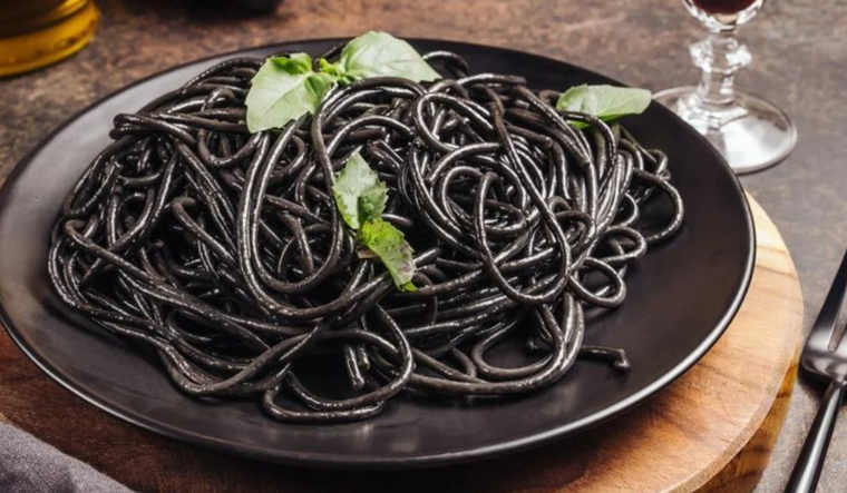 En solo seis pasos prepara espagueti con salsa de tinta de calamar Foto: Gastrolab