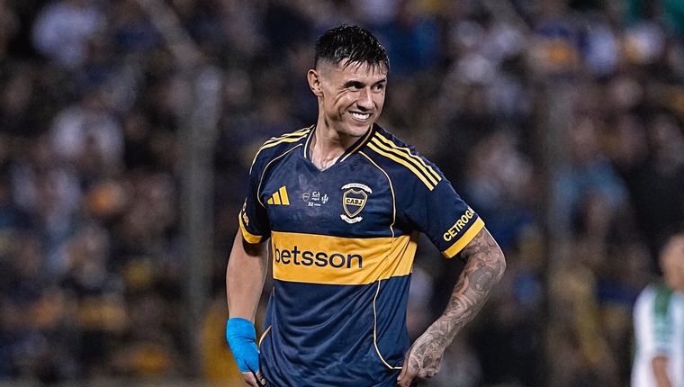 Adam Bareiro marcó un doblete en su debut con Boca.