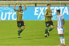 Banfield arranca el certamen con una buena victoria. Foto: Télam Banfield arranca el certamen con una buena victoria. Foto: Télam