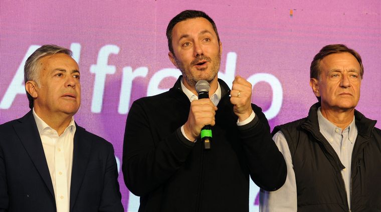 Petri, Cornejo y Suarez. Todos unidos detrás de Javier Milei. De Marchi no está en la foto, pero es parte de la misma tendencia. Foto: ALF PONCE MERCADO / MDZ