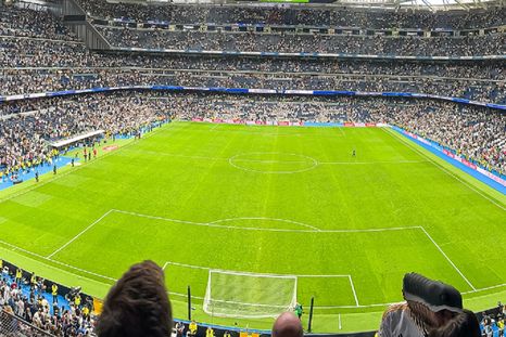 Cien cámaras instaladas en el estadio ofrecerán a los fanáticos una experiencia inmersiva. Cien cámaras instaladas en el estadio ofrecerán a los fanáticos una experiencia inmersiva.