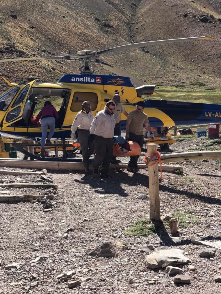 Rescate en alta montaña El andinista francés fue trasladado en un helicóptero ansilta Foto: Prensa Gobierno