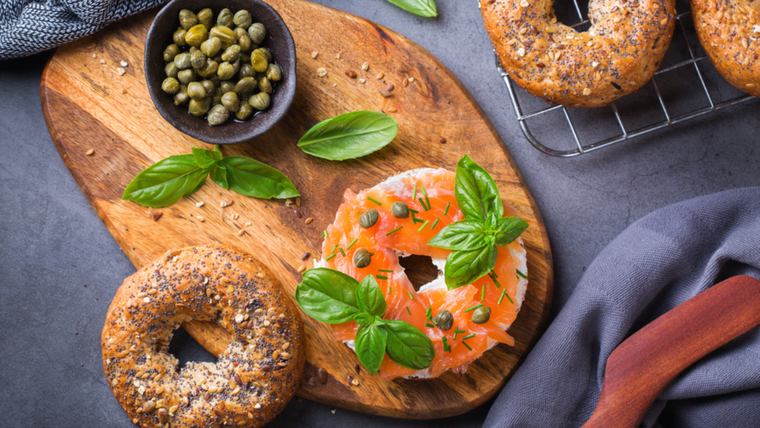 Brunch Soñado: receta de bagel con salmón ahumado que enamora.