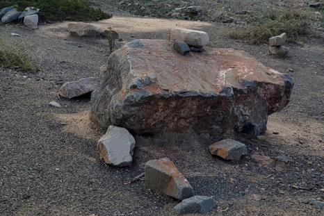 La piedra está ubicada en un rincón de Villavicencio, lugar hasta donde muchos llegan en secreto a meditar, reflexionar y buscar un poco de paz en medio de una rutina diaria estresante. La piedra está ubicada en un rincón de Villavicencio, lugar hasta donde muchos llegan en secreto a meditar, reflexionar y buscar un poco de paz en medio de una rutina diaria estresante.