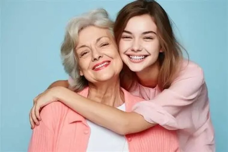 Las mujeres 5.0 abrazamos con brazos que ya sostuvieron hijos, padres, duelos, mudanzas y reinvenciones. Las mujeres 5.0 abrazamos con brazos que ya sostuvieron hijos, padres, duelos, mudanzas y reinvenciones.