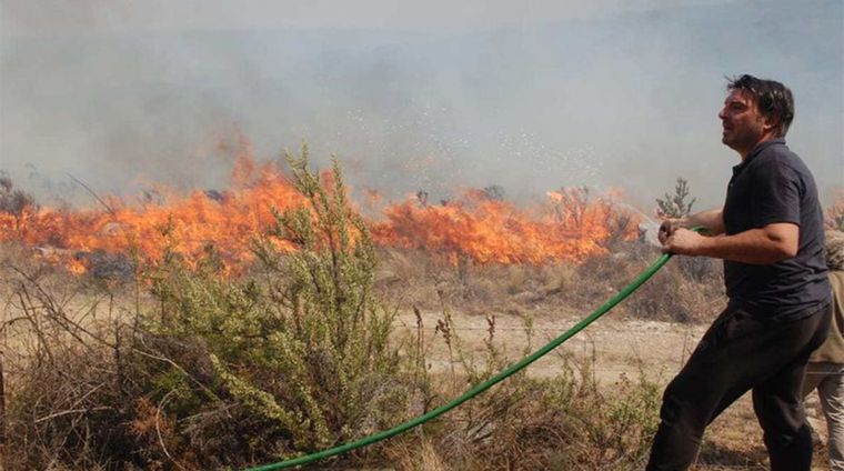 La ley de Máximo Kirchner busca frenar los incendios forestales, pero ha sido muy criticada. Foto: services.meteored.com