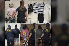 Cuatro de los detenidos y parte de las prendas de vestir incautadas en los allanamientos por la causa que investiga los robos. Cuatro de los detenidos y parte de las prendas de vestir incautadas en los allanamientos por la causa que investiga los robos.