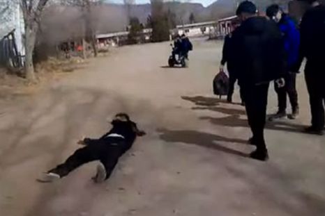 El joven agredido sufrió patadas en la cabeza y estuvo inconsciente Foto: Captura de video - Canal 7 Mendoza