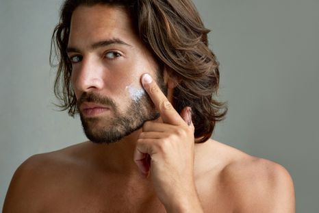 Con el objetivo de proteger a eventuales usuarios, Anmat prohibó una serie de productos cosméticos. Foto: Shutterstock Con el objetivo de proteger a eventuales usuarios, Anmat prohibó una serie de productos cosméticos. Foto: Shutterstock