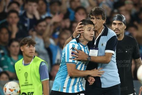 Costas, visiblemente emocionado tras la primera citación de Rojas a la Selección Mayor. Costas, visiblemente emocionado tras la primera citación de Rojas a la Selección Mayor.