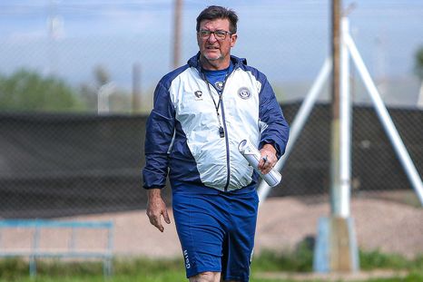 Independiente Rivadavia tiene su primer refuerzo y Berti busca tres jugadores más. Foto: Fabián Salamone / MDZ Independiente Rivadavia tiene su primer refuerzo y Berti busca tres jugadores más. Foto: Fabián Salamone / MDZ