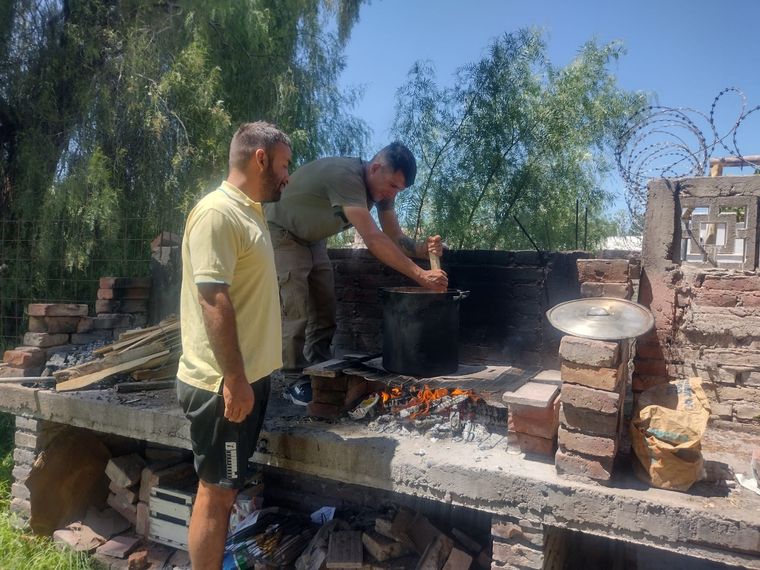 Red Puentes y la Iglesia del Carmen preparan todo para la Nochebuena Foto: Prensa A.R.