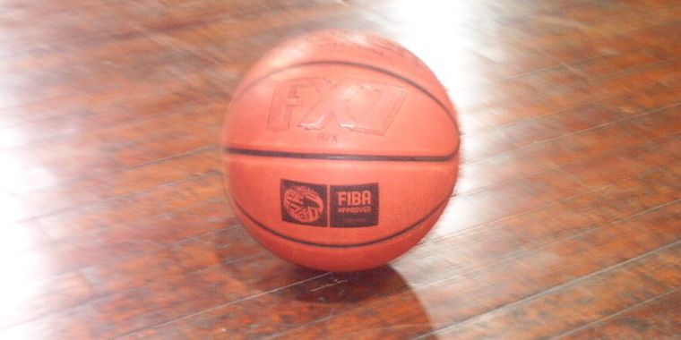 Paren la pelota. Esta noche no habrá actividad. El Clausura prosigue el domingo por la noche. Foto: Mario Urzúa