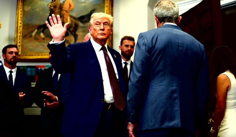 Trump arremete contra los estudiantes extranjeros con nuevas restricciones migratorias.