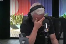 El conductor se conmovió hasta las lágrimas. Foto: Captura pantalla Urbana Play El conductor se conmovió hasta las lágrimas. Foto: Captura pantalla Urbana Play