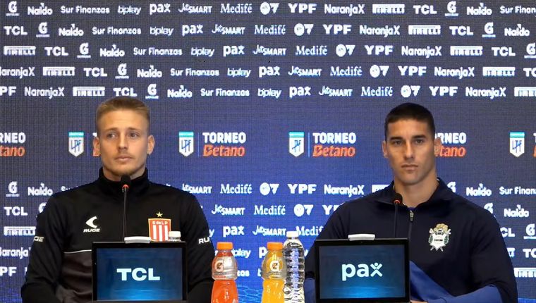 Santiago Ascacibar y Leonardo Morales protagonizaron un picante momento en la conferencia de prensa previa al Clásico Platense. Foto: @LigaAFA