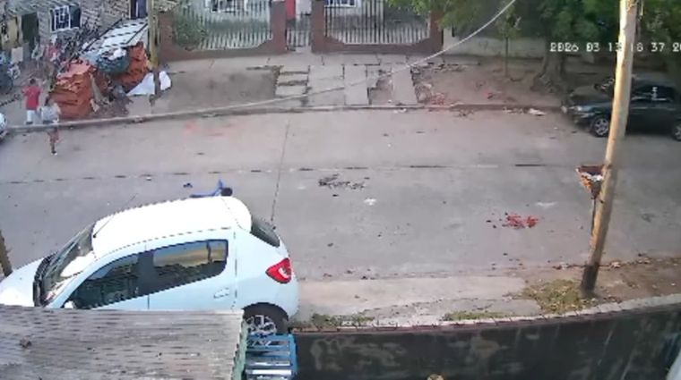 El niño fue atropellado por una motocicleta. Los vecinos buscan dar con los responsables.
