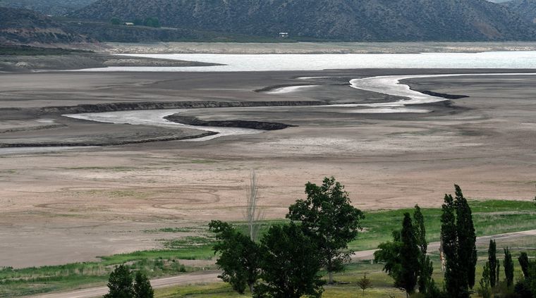El río Mendoza es una muestra irrefutable de la preocupante baja del caudal. Foto: Alfredo Ponce/MDZ