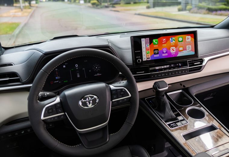 2026_Toyota-Sienna_Platinum_0003-1500x1029